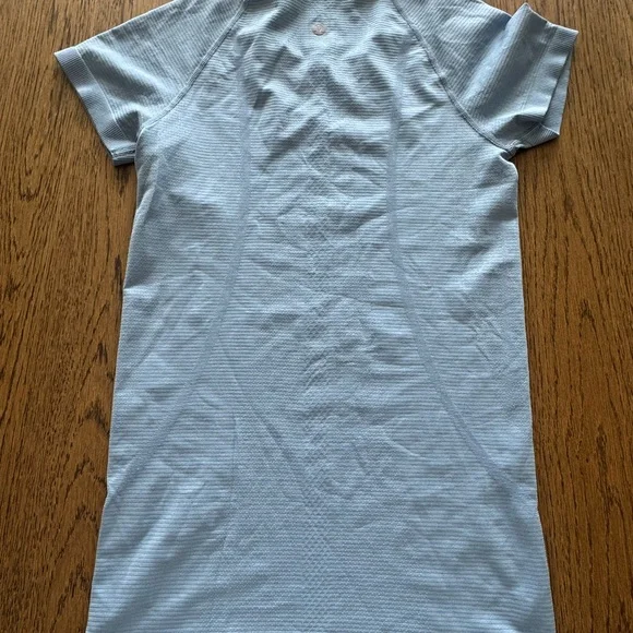 Lululemon Women's Blue swiftly tech shortsleeved Top - Picture 6 of 6